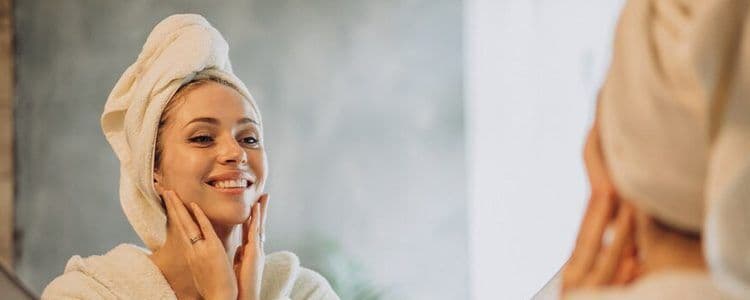 Featured image for 10-reasons-why-your-skin-looks-better-when-you-use-face-wash-everyday