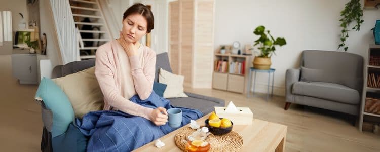 8 Herbal Drinks to Soothe a Sore Throat During Seasonal Changes
